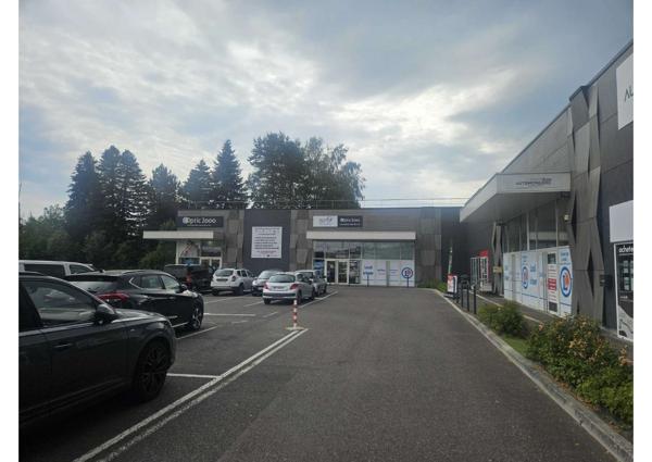 Local commercial 300 m² à Héricourt, zone Leclerc
