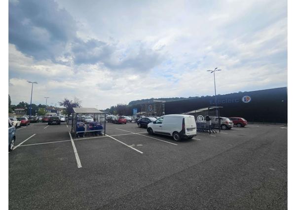 Local commercial 300 m² à Héricourt, zone Leclerc