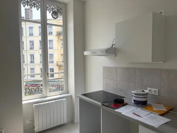 APPARTEMENT T2 A LOUER - LYON 3EME ARRONDISSEMENT Bonnel-Servient 41.97 m 2 890 € charges comprises par mois
