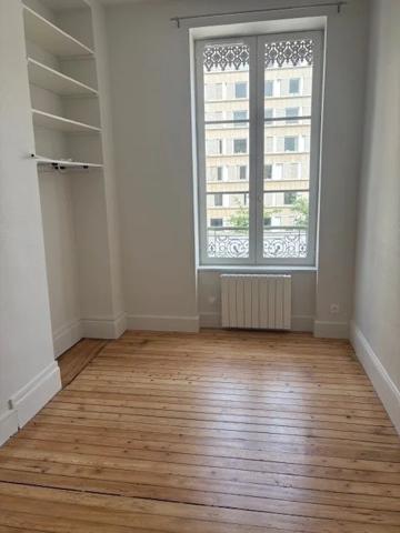 APPARTEMENT T2 A LOUER - LYON 3EME ARRONDISSEMENT Bonnel-Servient 41.97 m 2 890 € charges comprises par mois