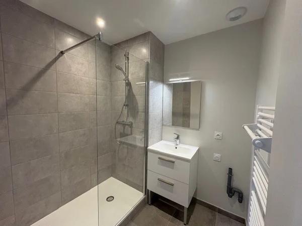 APPARTEMENT T2 A LOUER - LYON 3EME ARRONDISSEMENT Bonnel-Servient 41.97 m 2 890 € charges comprises par mois