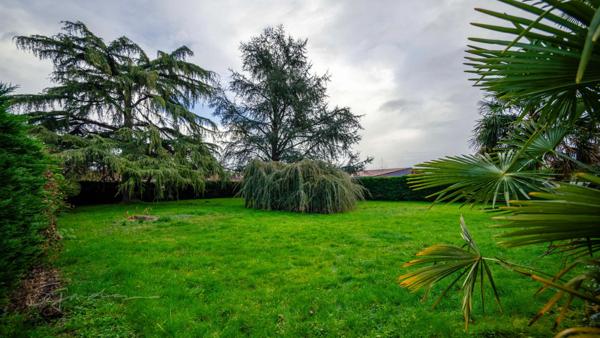 Immeuble ancien hôtel 600 m² + terrain à bâtir 1 909 m² – potentiel division – Denguin