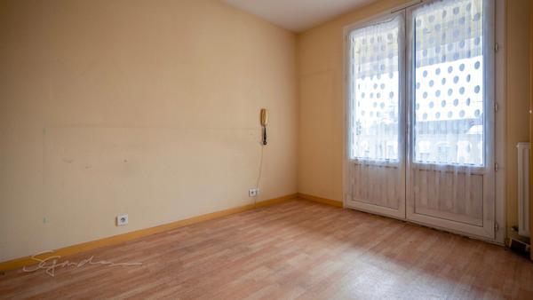 Immeuble ancien hôtel 600 m² + terrain à bâtir 1 909 m² – potentiel division – Denguin