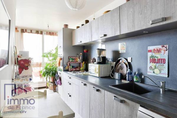 Villeurbanne GRATTE-CIEL (A proximité Métros REPUBLIQUE et GRATTE-CIEL) et à 20 mn GARE PART-DIEU.