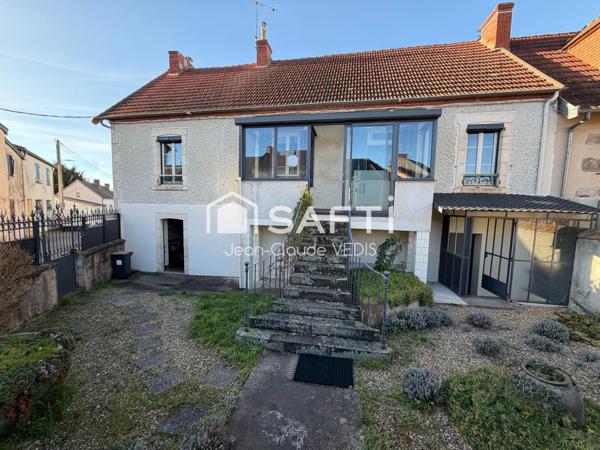 Maison authentique avec travaux très soignés ,alliant charme et qualité de rénovation .