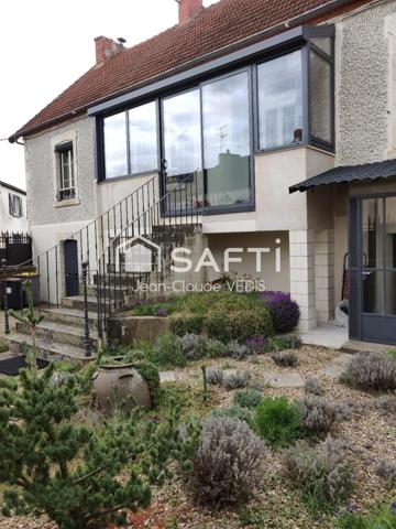 Maison authentique avec travaux très soignés ,alliant charme et qualité de rénovation .