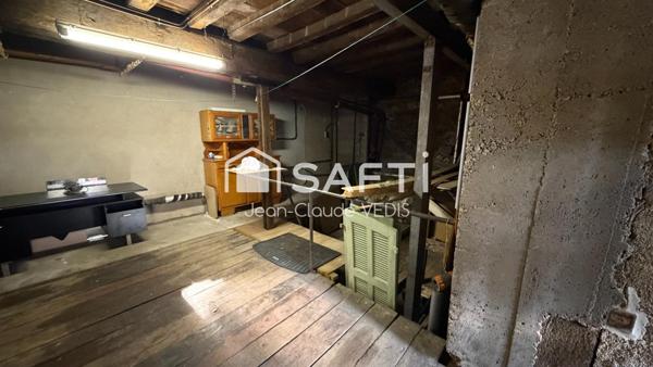 Maison authentique avec travaux très soignés ,alliant charme et qualité de rénovation .