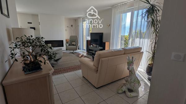 Villa
                                                                                                                                                                                                                                                                                                                        6 pièce(s)                                                                                                                                                                                                          4 chambre(s)                                                                                                                                                                                                          185  m²