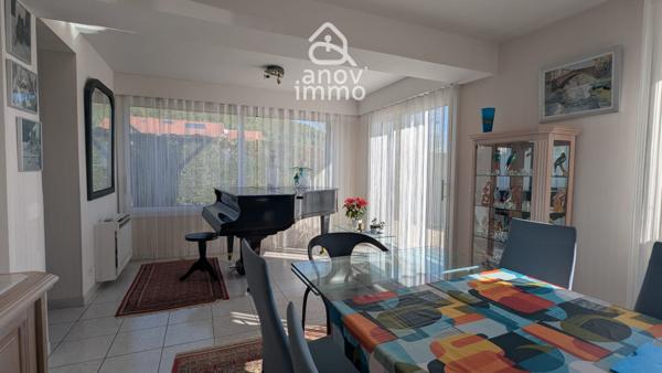 Villa
                                                                                                                                                                                                                                                                                                                        6 pièce(s)                                                                                                                                                                                                          4 chambre(s)                                                                                                                                                                                                          185  m²