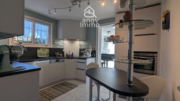 Villa
                                                                                                                                                                                                                                                                                                                        6 pièce(s)                                                                                                                                                                                                          4 chambre(s)                                                                                                                                                                                                          185  m²