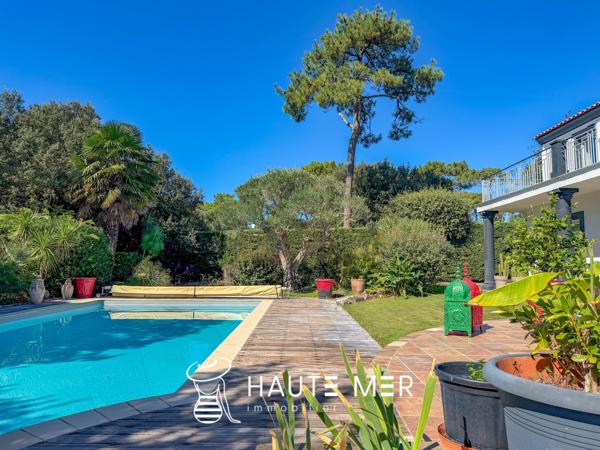 EQUATEUR – Spacieuse villa lovée dans les pins