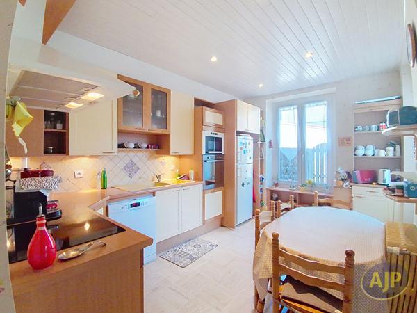 Vente maison La Roche Sur Yon : 440 000 € - AJP Immobilier La Roche-sur-Yon