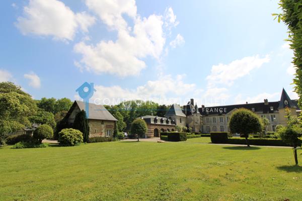 Château
                                                                                                                                                                                                                                                                                                                        25 pièce(s)                                                                                                                                                                                                          20 chambre(s)                                                                                                                                                                                                          1100  m²