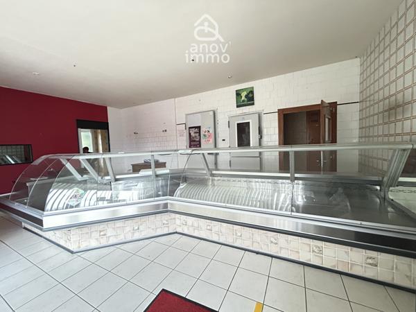 Autre
                                                                                                                                                                                                                                                                                                                        5 pièce(s)                                                                                                                                                                                                                                                                                                                              300  m²