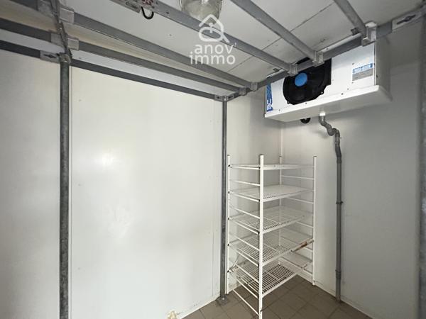 Autre
                                                                                                                                                                                                                                                                                                                        5 pièce(s)                                                                                                                                                                                                                                                                                                                              300  m²
