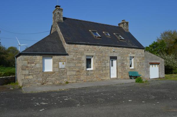 MAISON EN PIERRES AVEC  ANNEXE