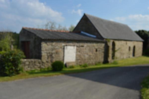 MAISON EN PIERRES AVEC  ANNEXE