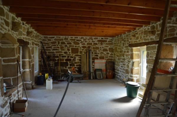 MAISON EN PIERRES AVEC  ANNEXE