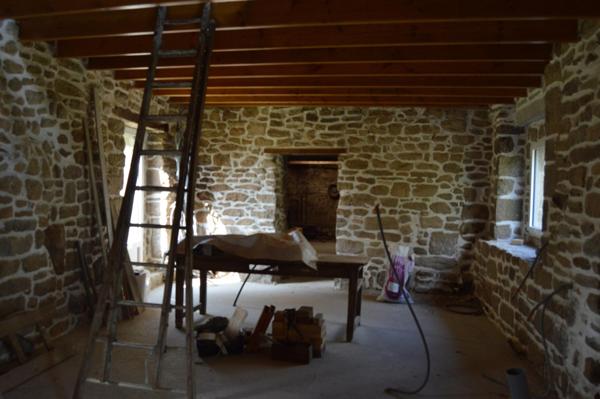 MAISON EN PIERRES AVEC  ANNEXE