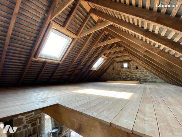 MAISON EN PIERRES AVEC  ANNEXE