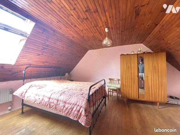 MAISON EN PIERRES AVEC  ANNEXE