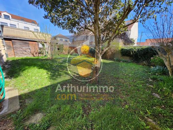Vente                                                      Maison
                        
                     7 pièces                      242 m2                     à Ormesson-sur-Marne