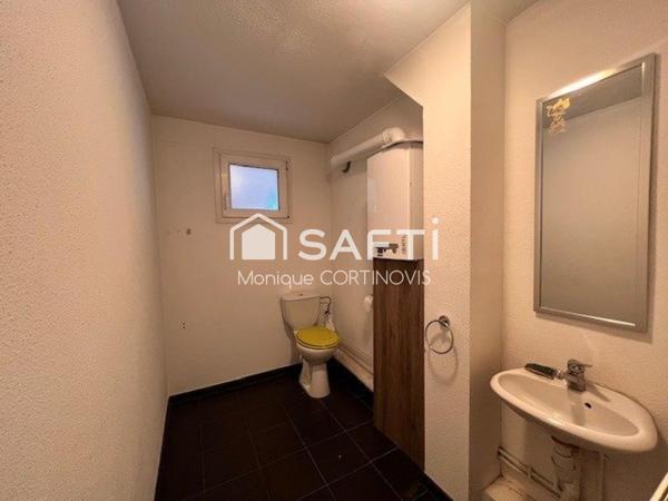 Local commercial de 64m² environ, trois pièces, cave, parking couvert situé à Sierentz