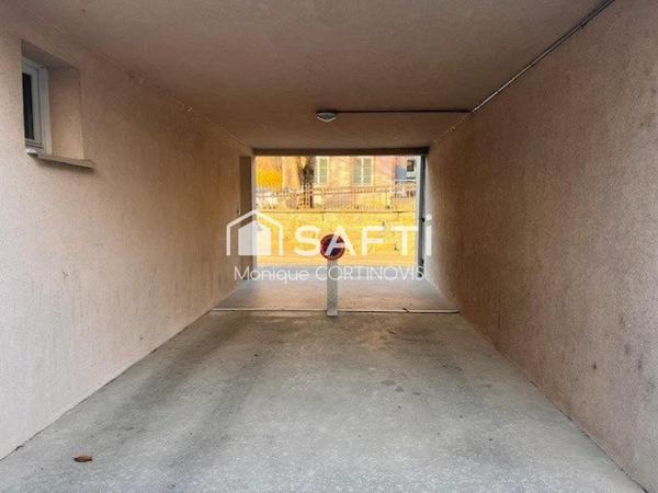 Local commercial de 64m² environ, trois pièces, cave, parking couvert situé à Sierentz