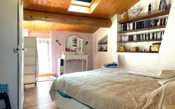 Immeuble à vendre    5 pièces •  Saint-Marcel-d'Ardèche
