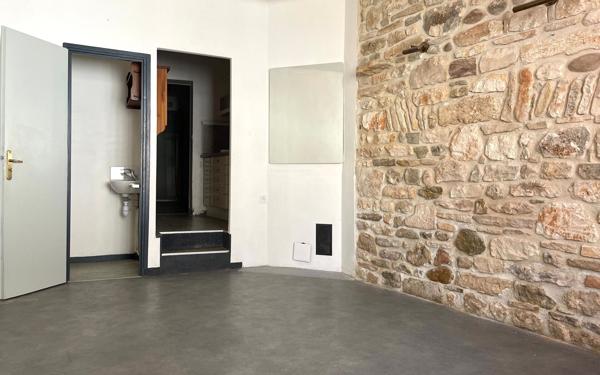 Immeuble à vendre    5 pièces •  Saint-Marcel-d'Ardèche