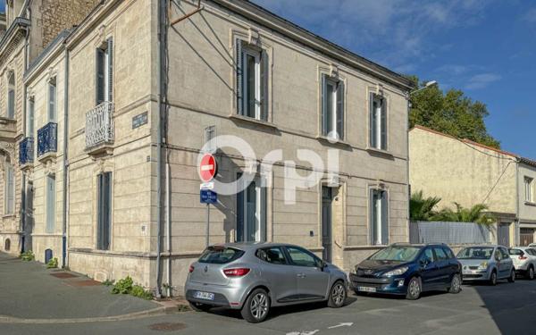 Maison à vendre    6 pièces •  Rochefort