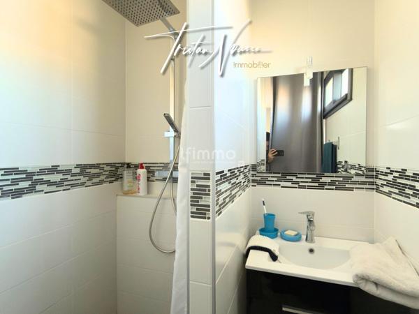 Maison 3 faces de 140 m2 avec 3 suites parentales - piscine