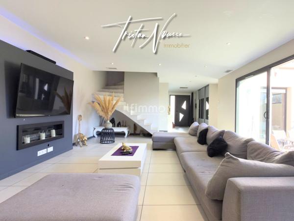 Maison 3 faces de 140 m2 avec 3 suites parentales - piscine