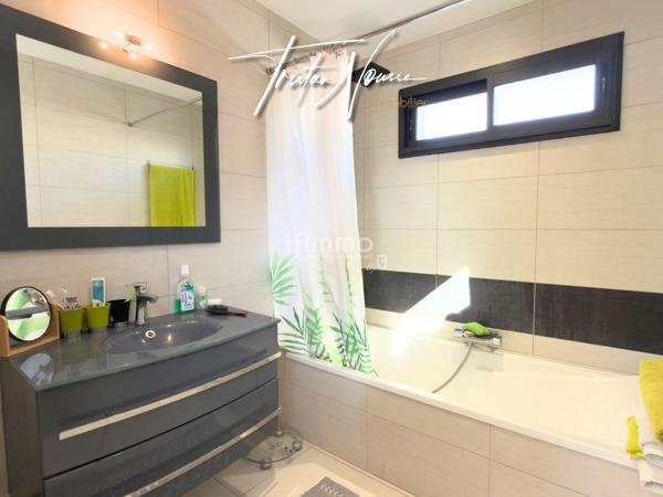 Maison 3 faces de 140 m2 avec 3 suites parentales - piscine