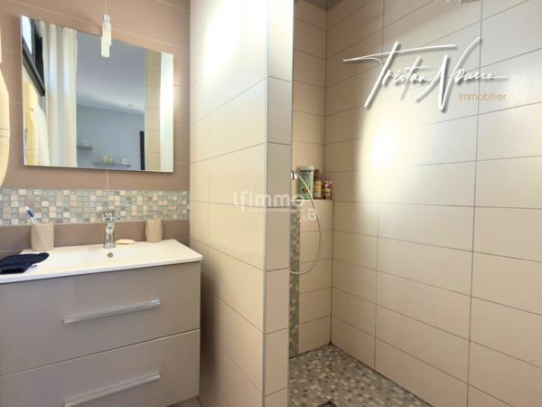 Maison 3 faces de 140 m2 avec 3 suites parentales - piscine