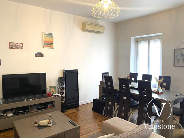 Immeuble commercial + 2 appartements