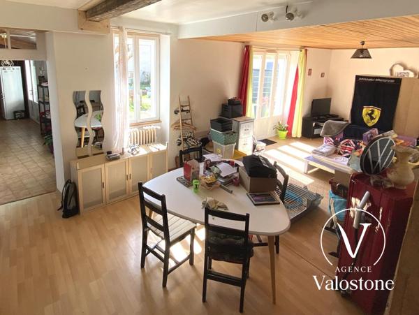 Immeuble commercial + 2 appartements