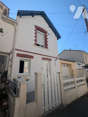 Plein centre ville de Saint brebin les pins maison 2 chambres et un bureau. 