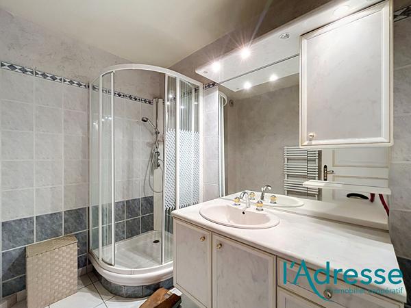 Appartement Mayenne 4 pièce(s) 79 m2 - Garage fermé et cave.