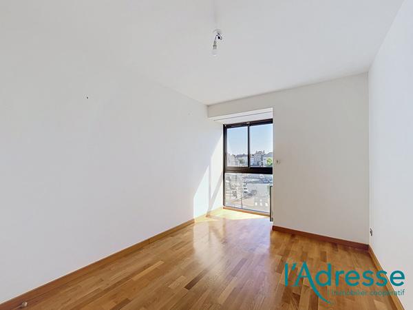 Appartement Mayenne 4 pièce(s) 79 m2 - Garage fermé et cave.