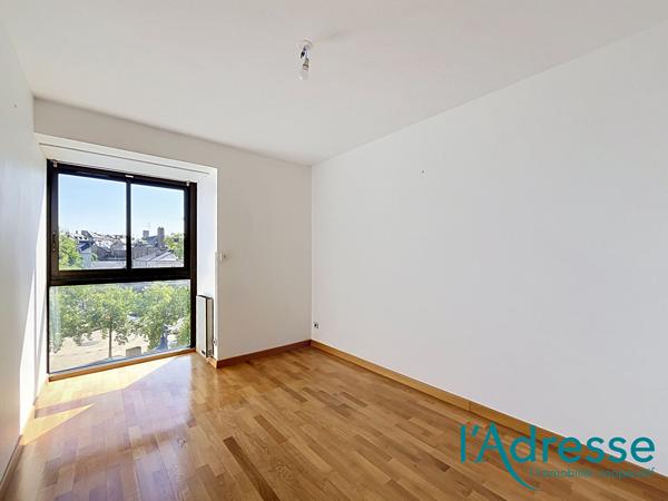 Appartement Mayenne 4 pièce(s) 79 m2 - Garage fermé et cave.