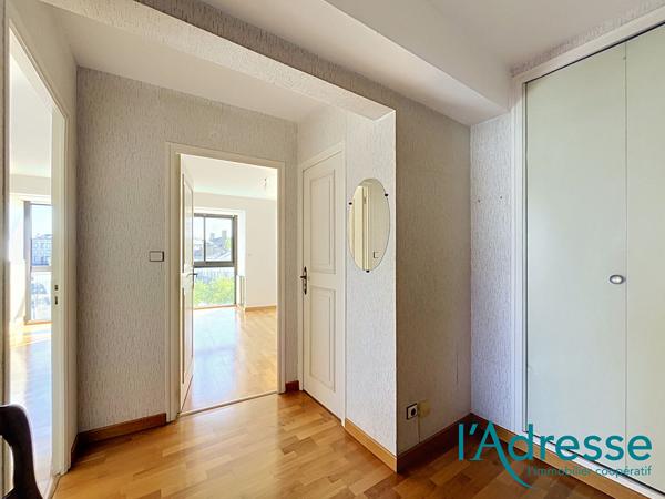 Appartement Mayenne 4 pièce(s) 79 m2 - Garage fermé et cave.