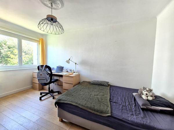 Appartement
                                                                                                                                                                                                                                                                                                                        3 pièce(s)                                                                                                                                                                                                          2 chambre(s)                                                                                                                                                                                                          63.14  m²