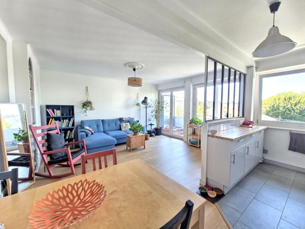 Appartement
                                                                                                                                                                                                                                                                                                                        3 pièce(s)                                                                                                                                                                                                          2 chambre(s)                                                                                                                                                                                                          63.14  m²