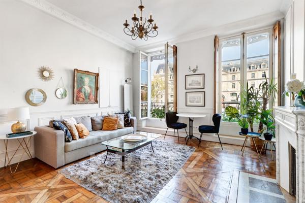 Appartement avec vue sur la cathédrale notre-Dame de Paris