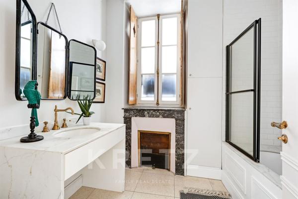 Appartement avec vue sur la cathédrale notre-Dame de Paris