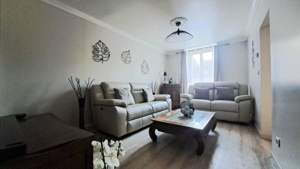 Vente maison 5 pièces 97m² à Belloy-en-France, bien à visiter sans tarder.