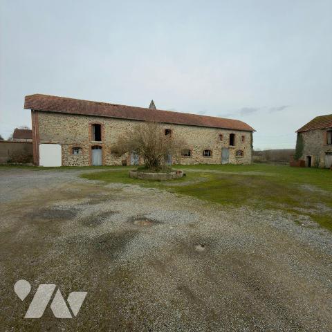 À proximité immédiate du centre de La Haye (50250), commune reconnue pour son dynamisme commerc...