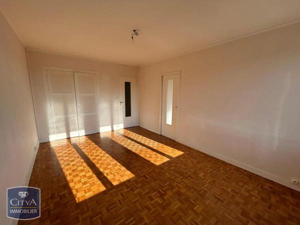 Appartement à louer 3 pièces 55.27m² Laval (53000)