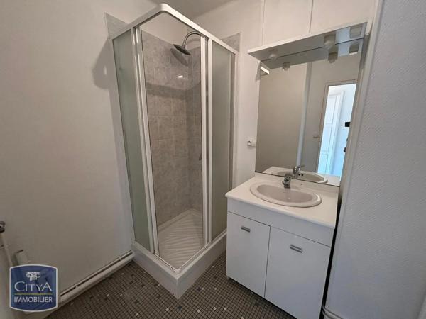 Appartement à louer 3 pièces 55.27m² Laval (53000)
